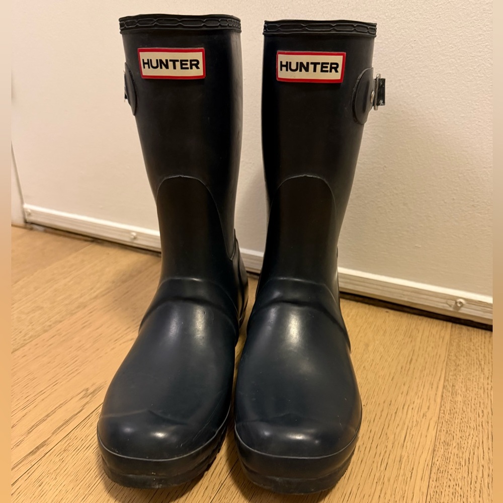 Navy Hunter rain boots- Sz 8